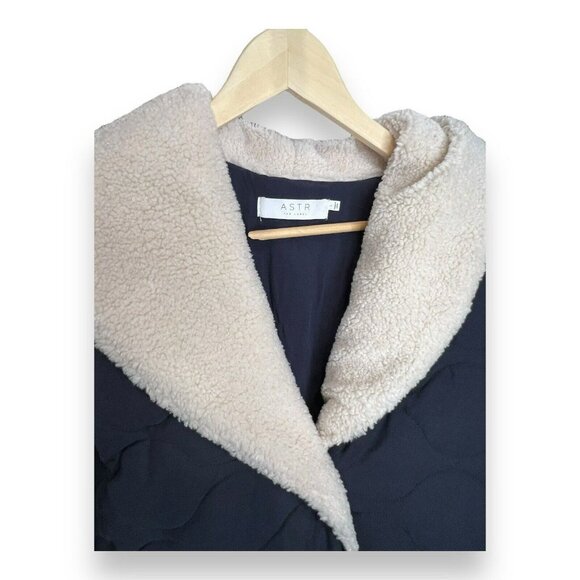 ASTR the label Women's Nadine Jacket Large, Navy NWOT - Picture 4 of 7